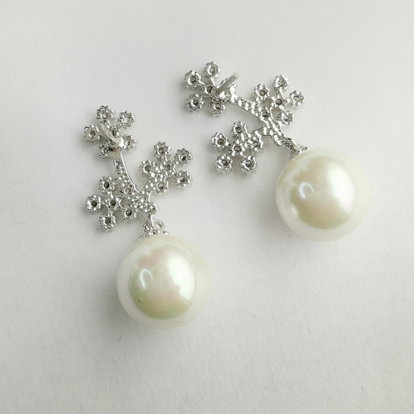 Forget me Not Flower and Pearl earrings 🆕 - Picture 2 of 6